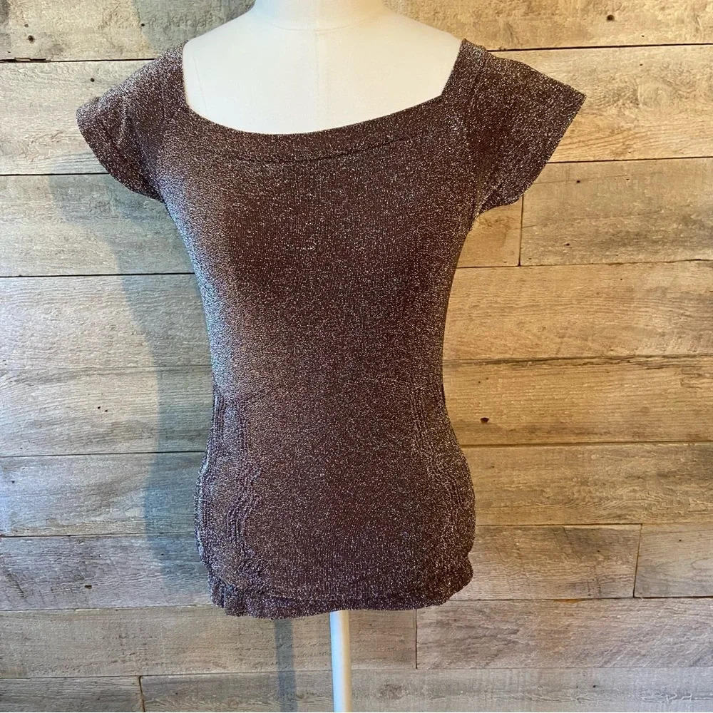 🛍️3/$30 Runners women’s brown sparkly fitted‎ top in  size M/L